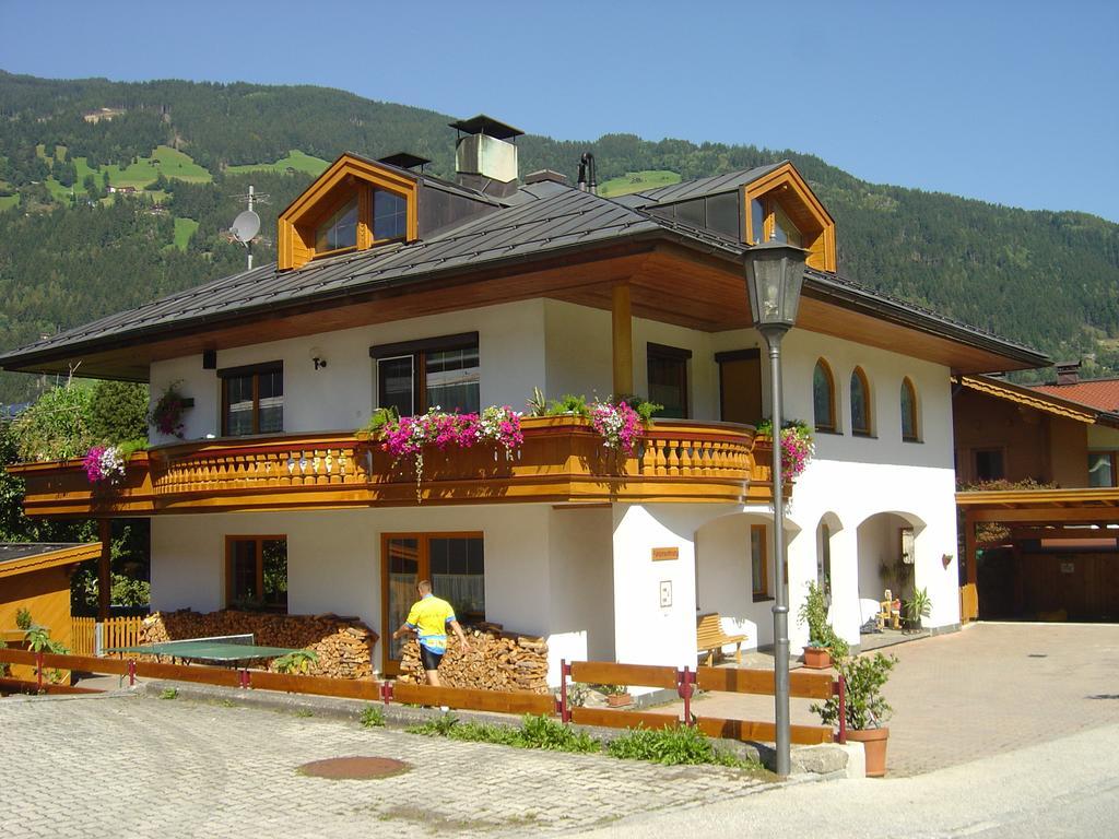 Ferienwohnungen Floerl Zell am Ziller Buitenkant foto